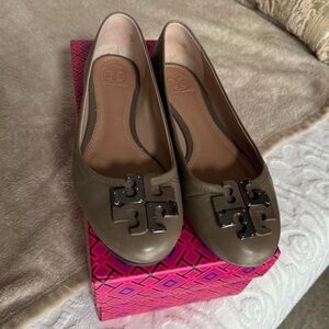 Tory Burch Lowell Flat - North Leather